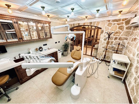 Smile Center Turkey clinic in Antalya for full-mouth dental implants