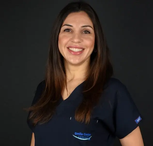 Portrait of Dr. Özlem, cosmetic dentist at Smile Center Turkey